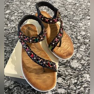 BRAND NEW! Patrizia by Spring Step - Jeunesse Sandal (US 9.5/10)